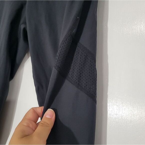 Black leggings with mesh detail on legs - Picture 7 of 15